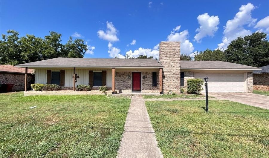 1211 Georgia St, Sulphur Springs, TX 75482 - 3 Beds, 2 Bath