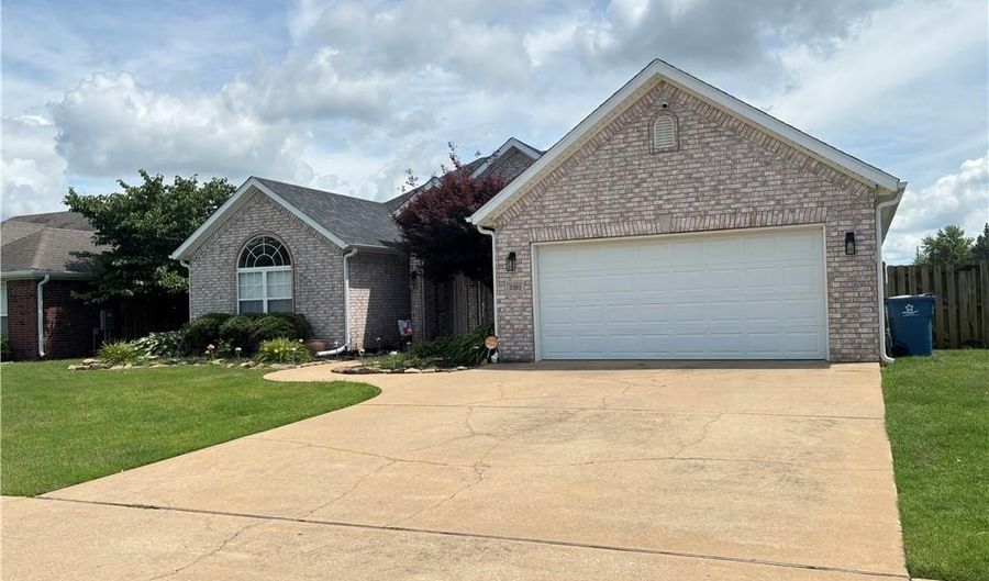 3201 SW Camden Dr, Bentonville, AR 72712 - 4 Beds, 2 Bath