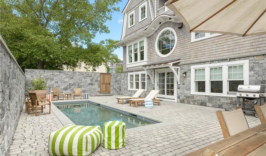 15 High St, Newport, RI 02840 - 4 Beds, 6 Bath