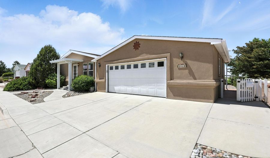 202 SUNRISE BLUFFS Dr, Belen, NM 87002 - 3 Beds, 2 Bath