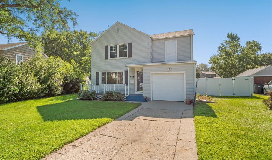 645 SW Kenworthy Dr, Ankeny, IA 50023 - 3 Beds, 1 Bath