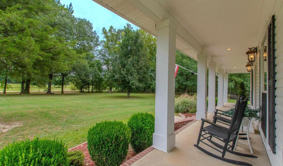 8900 Hinkson Rd, Benton, AR 72019 - 4 Beds, 4 Bath