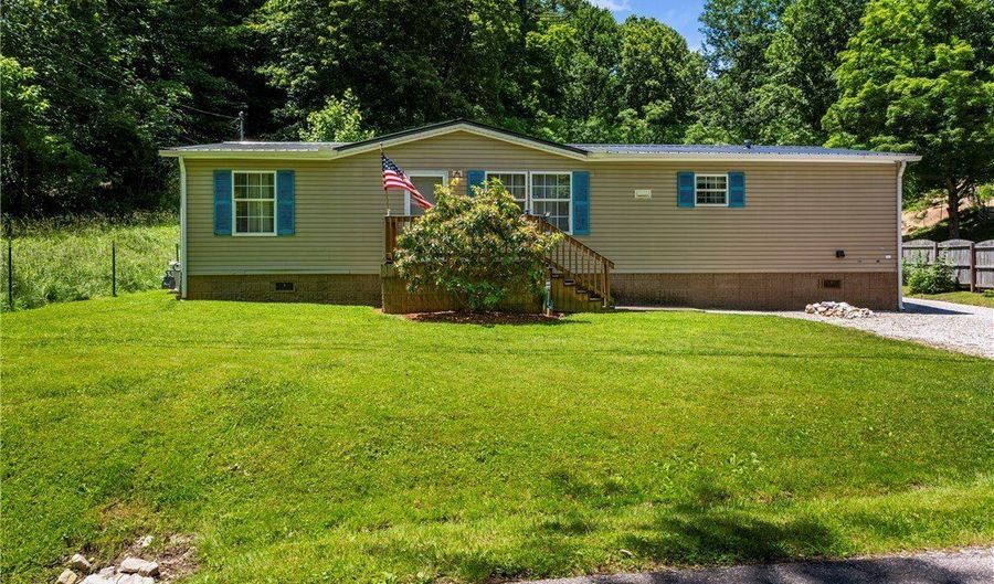 709 Waugh Branch Rd, Barboursville, WV 25504 - 3 Beds, 2 Bath