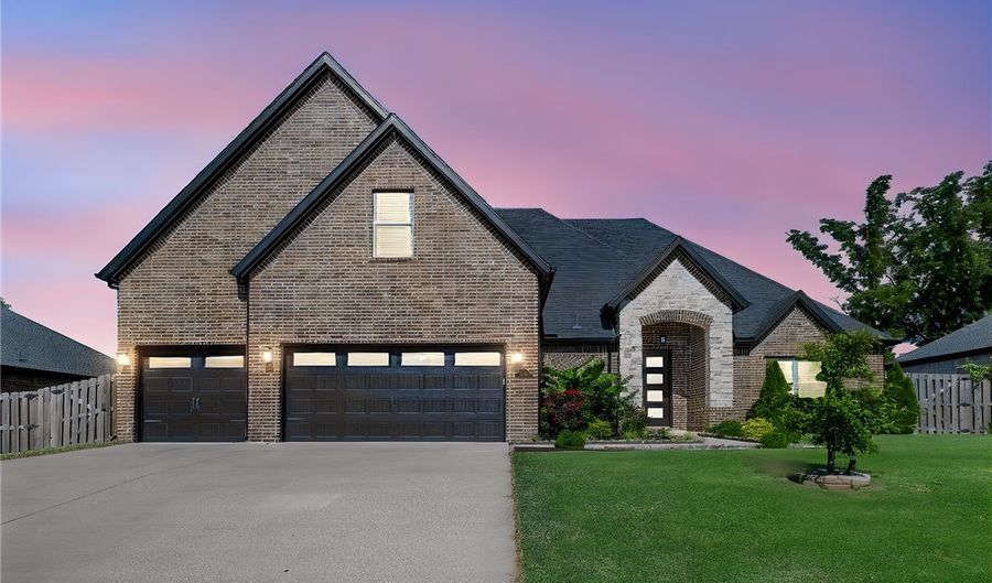 1010 Huntleigh Dr, Bentonville, AR 72713 - 4 Beds, 3 Bath