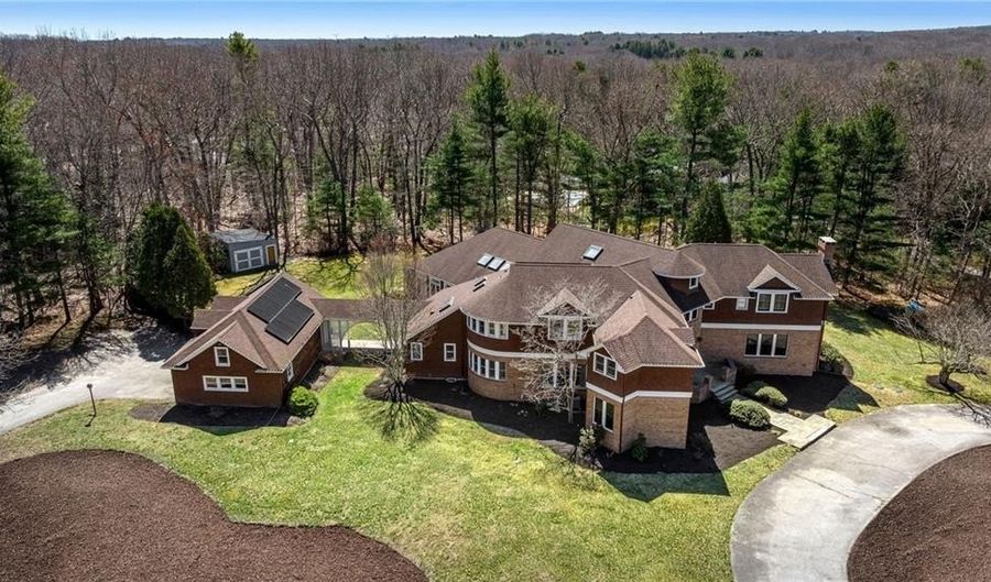 35 River Run, East Greenwich, RI 02818 - 4 Beds, 5 Bath