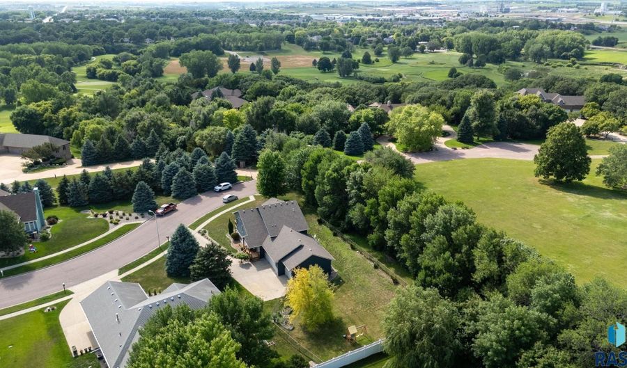 212 N Fairway Dr, Brandon, SD 57005 - 4 Beds, 3 Bath