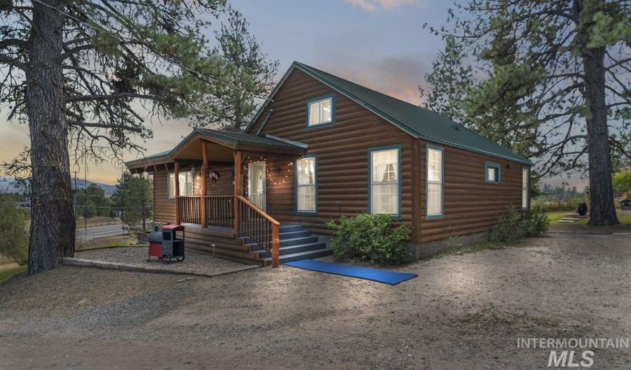 739 S Main St, Cascade, ID 83611 - 3 Beds, 1 Bath
