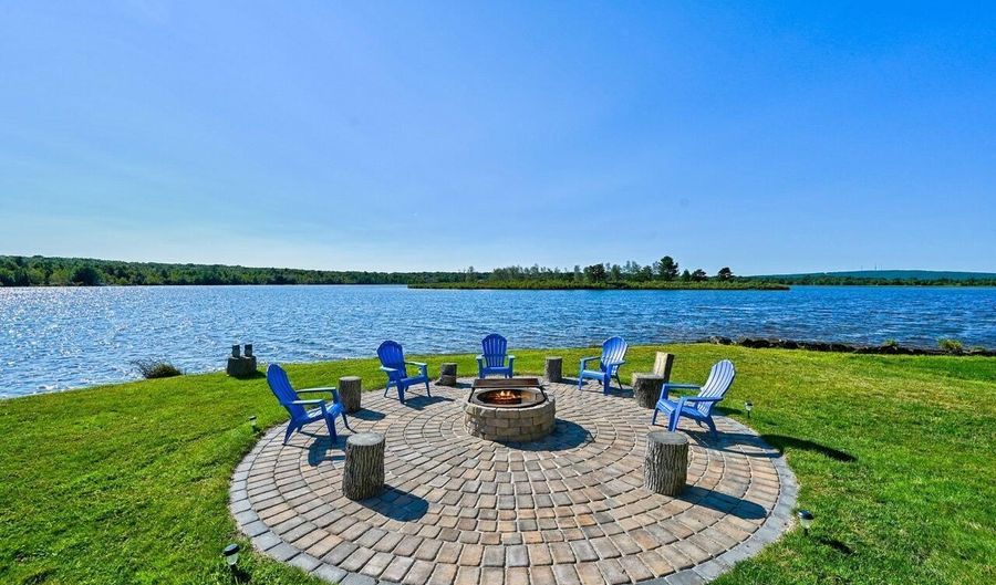 96 Longfellow Cir, Albrightsville, PA 18210 - 3 Beds, 4 Bath