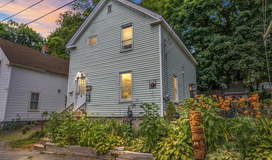 30 S Park St, Bangor, ME 04401 - 3 Beds, 1 Bath