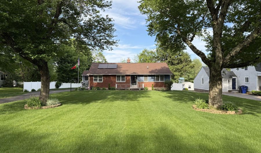 14 Hebron Rd, Bolton, CT 06043 - 4 Beds, 3 Bath