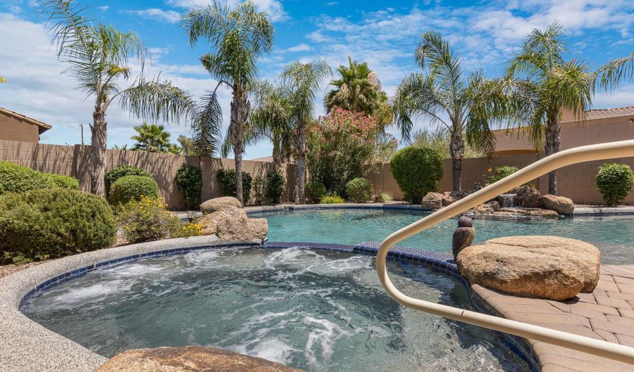 4327 E CAPRICORN Pl, Chandler, AZ 85249 - 5 Beds, 4 Bath