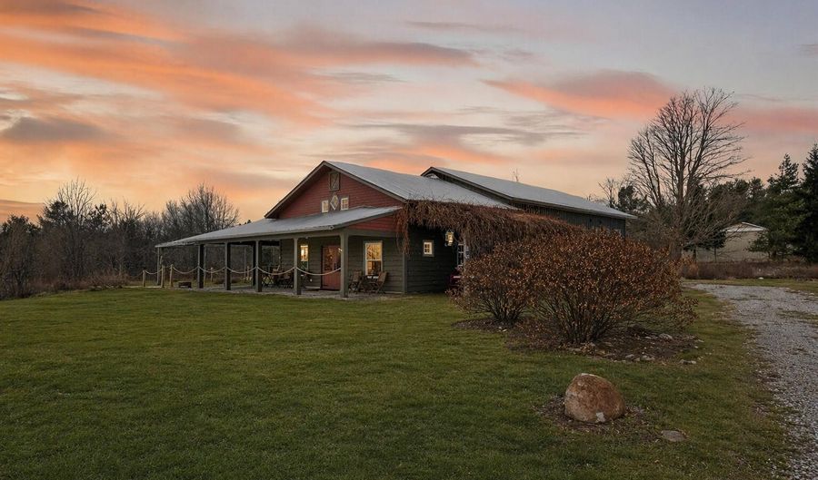 8370 Lakeview Rd, Alanson, MI 49706 - 2 Beds, 2 Bath