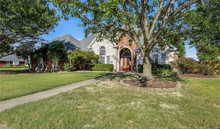 113 NW Orch, Bentonville, AR 72712 - 5 Beds, 3 Bath