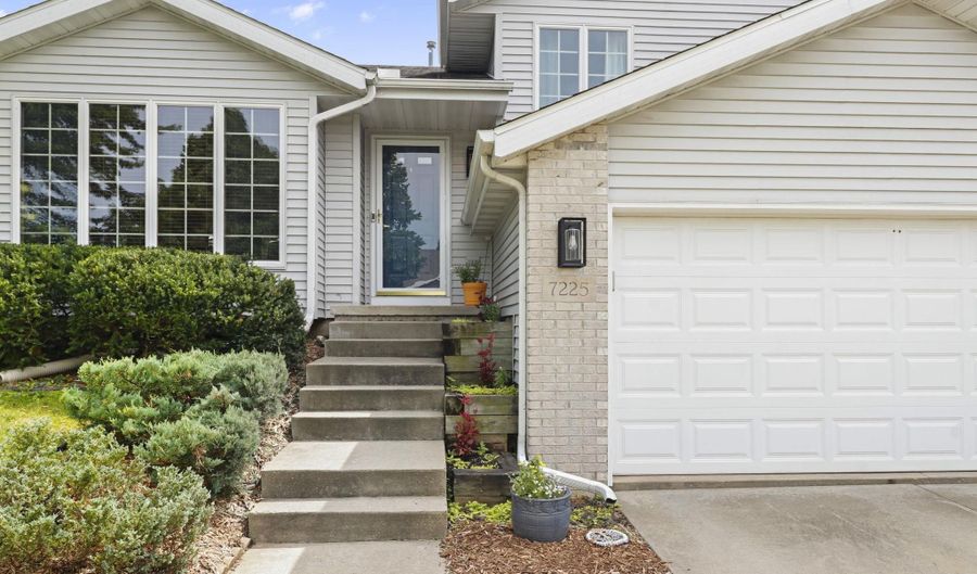 7225 Blue Maple Trl, Madison, WI 53719 - 3 Beds, 2 Bath