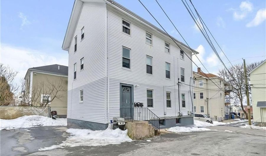 70 Lincoln Ave, Central Falls, RI 02863 - 15 Beds, 6 Bath
