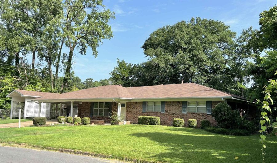 1350 Lee St, Arkadelphia, AR 71923 - 3 Beds, 2 Bath