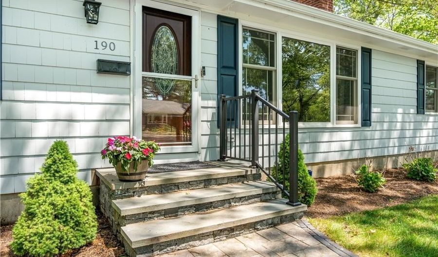 190 Brookhaven Rd, North Kingstown, RI 02852 - 3 Beds, 2 Bath