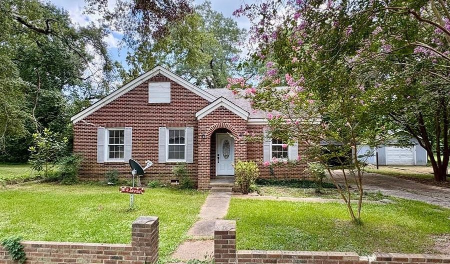 115 W Johnson St, Bruce, MS 38915 - 3 Beds, 1 Bath