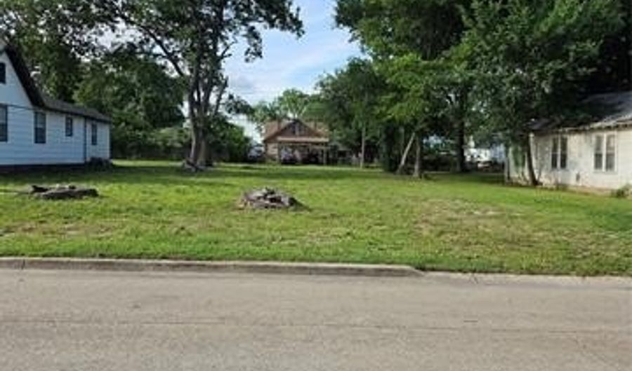 418 W 15th St, Ada, OK 74820 - 0 Beds, 0 Bath