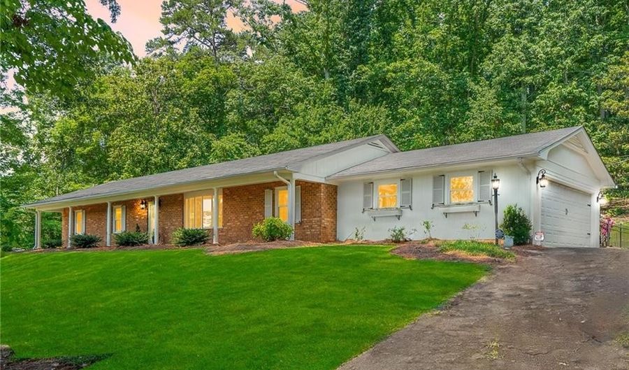 1011 Westmont Dr, Asheboro, NC 27205 - 5 Beds, 3 Bath