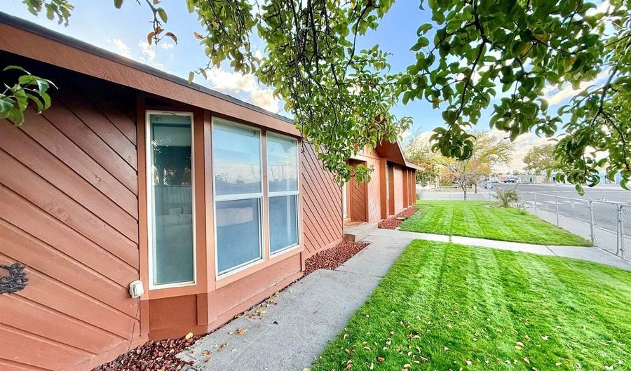 308 E 2nd St, Battle Mountain, NV 89820 - 3 Beds, 3 Bath