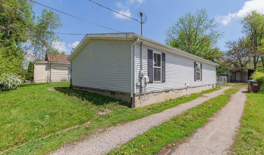 943 Howell, Adrian, MI 49221 - 3 Beds, 2 Bath