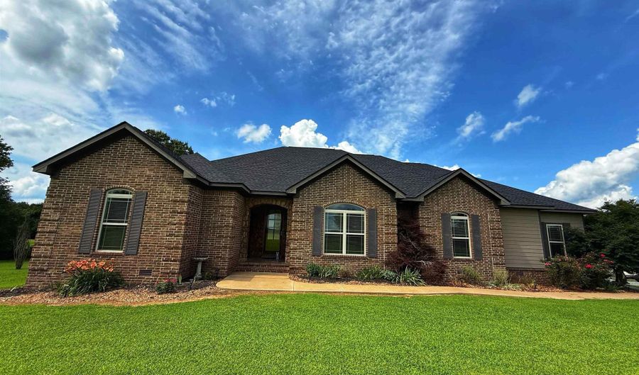 70 Gates Ln, Batesville, AR 72501 - 4 Beds, 3 Bath