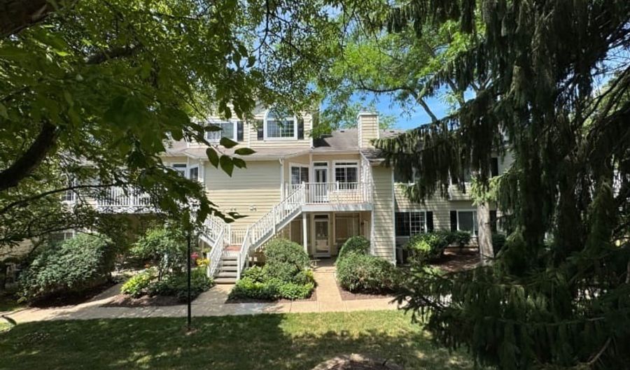 30 Wentworth Rd, Bedminster, NJ 07921 - 2 Beds, 2 Bath