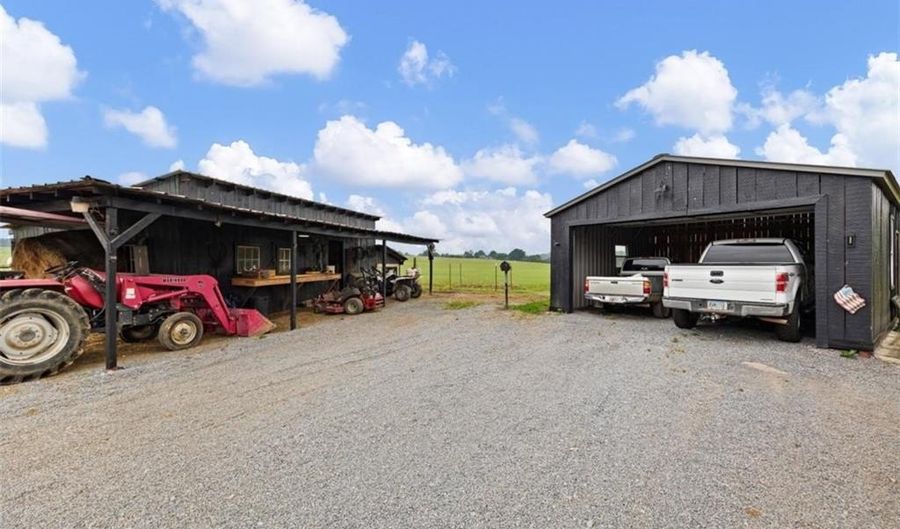 215 Erwin Rd, Adairsville, GA 30103 - 5 Beds, 3 Bath