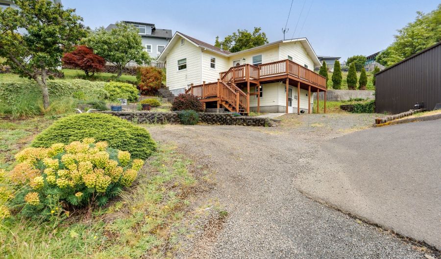 97 DRESDEN St, Astoria, OR 97103 - 2 Beds, 2 Bath