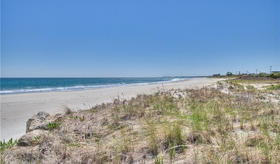 204 BELLEVUE Ct 204, Narragansett, RI 02882 - 2 Beds, 2 Bath