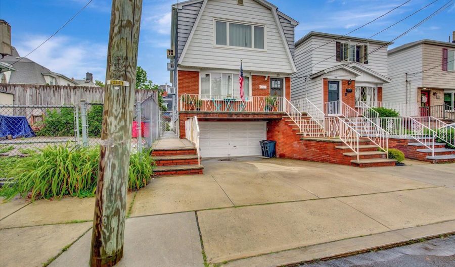 25 Linden St, Bayonne, NJ 07002 - 6 Beds, 3 Bath
