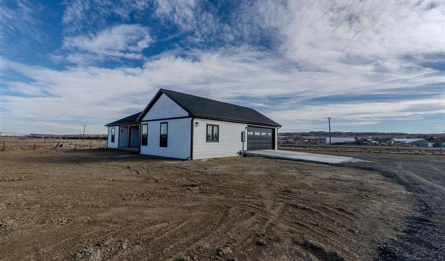 793 Hwy 310, Deaver, WY 82421 - 3 Beds, 2 Bath