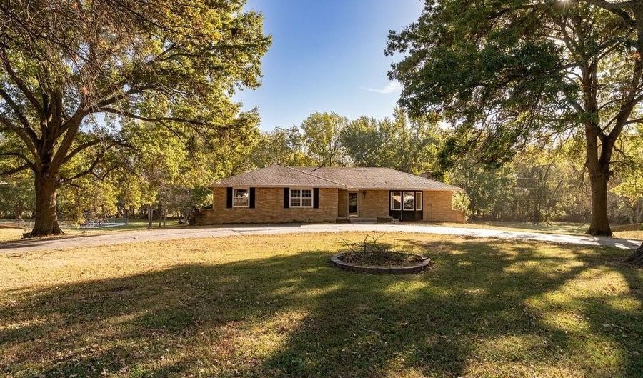 19 Skyline Dr, Adrian, MO 64720 - 4 Beds, 3 Bath