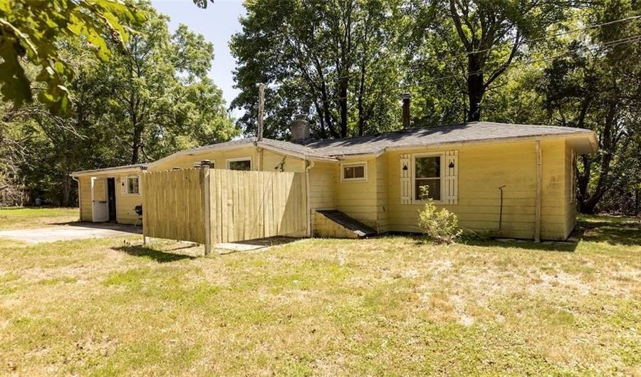 16 Center St, Charlestown, RI 02813 - 2 Beds, 1 Bath