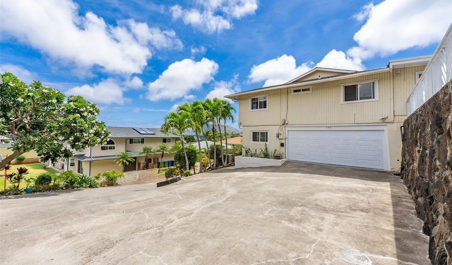 298 Moomuku Pl, Honolulu, HI 96821 - 6 Beds, 4 Bath