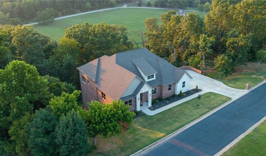 2808 Palisades Cir, Bentonville, AR 72712 - 4 Beds, 5 Bath