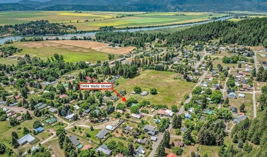 7494 Wells St, Bonners Ferry, ID 83805 - 3 Beds, 1 Bath