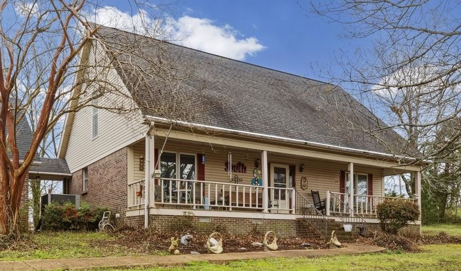 3715 Henderson Rd, Batesville, MS 38606 - 3 Beds, 3 Bath