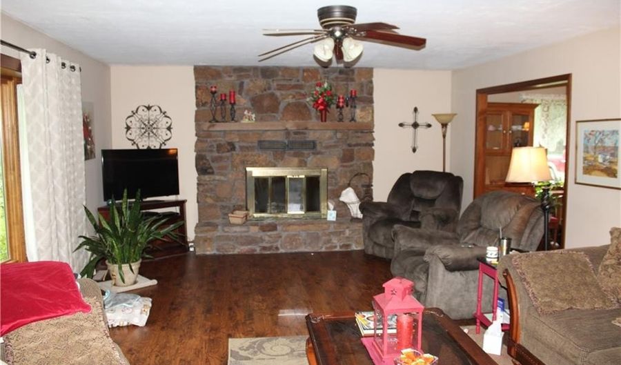 612 N 4th St, Arma, KS 66712 - 3 Beds, 2 Bath