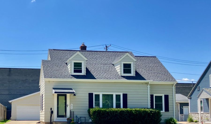 621 N LINWOOD Ave, Appleton, WI 54914 - 3 Beds, 2 Bath