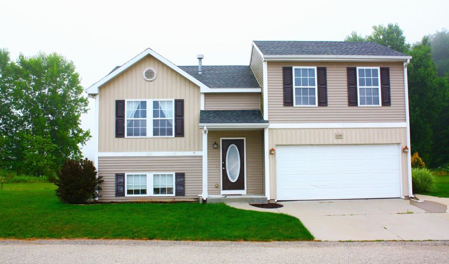 11707 Bear Meadow Dr SE, Alto, MI 49302 - 3 Beds, 2 Bath