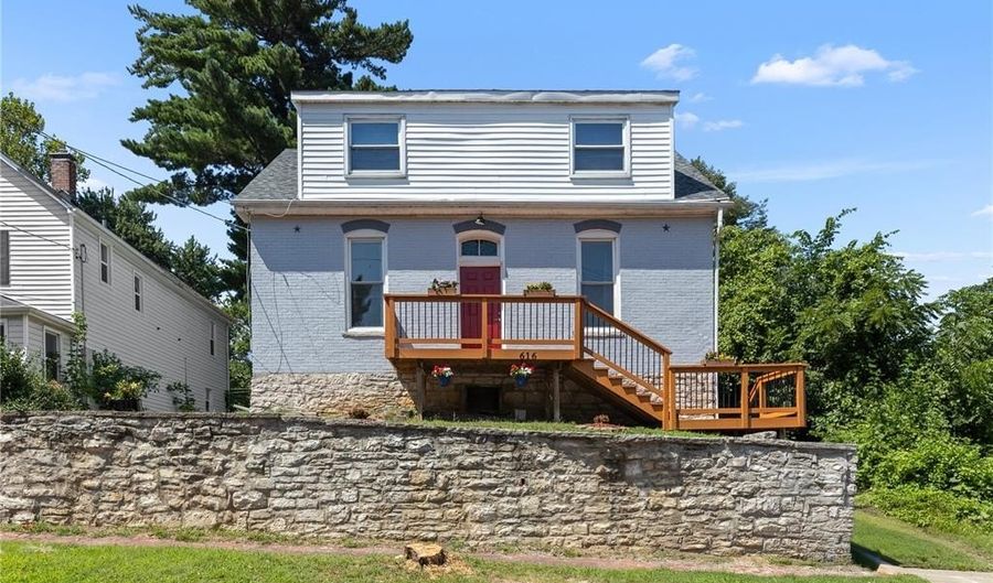 616 E 8th St, Alton, IL 62002 - 3 Beds, 2 Bath