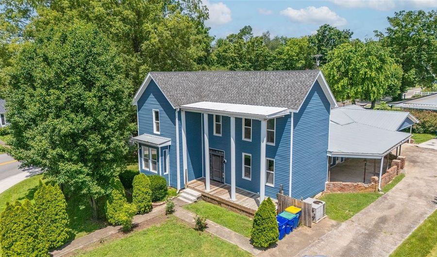 614 Maple St, Auburn, KY 42206 - 5 Beds, 4 Bath