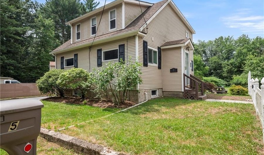 5 Harding St, Coventry, RI 02816 - 3 Beds, 2 Bath