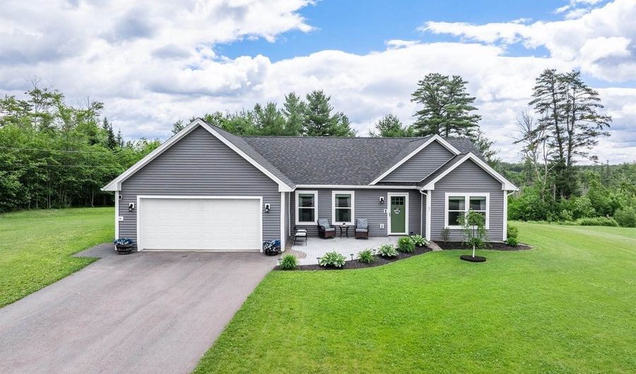51 Knoll Crest Dr, Bangor, ME 04401 - 3 Beds, 2 Bath