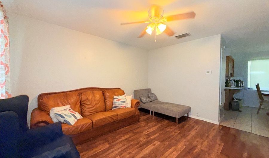 206 W Lott Ave, Aransas Pass, TX 78336 - 3 Beds, 2 Bath