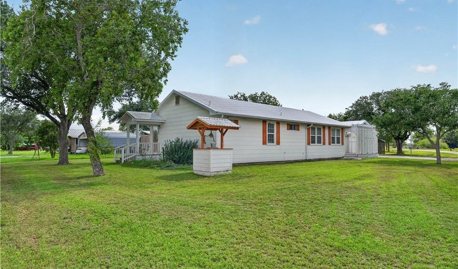 406 Fred Ave, Agua Dulce, TX 78330 - 3 Beds, 2 Bath