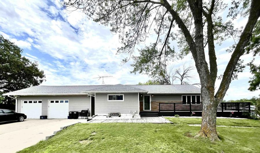 810 4th St, Anita, IA 50020 - 4 Beds, 3 Bath