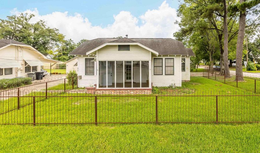 3210 Perkins Rd, Baton Rouge, LA 70808 - 2 Beds, 1 Bath